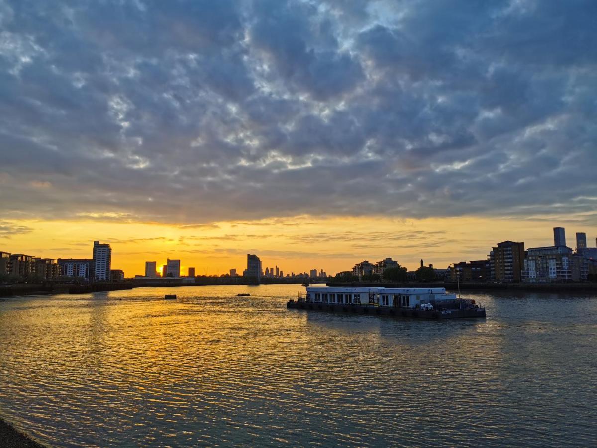 Homestay Room With Stunning Thames River View Лондон Экстерьер фото