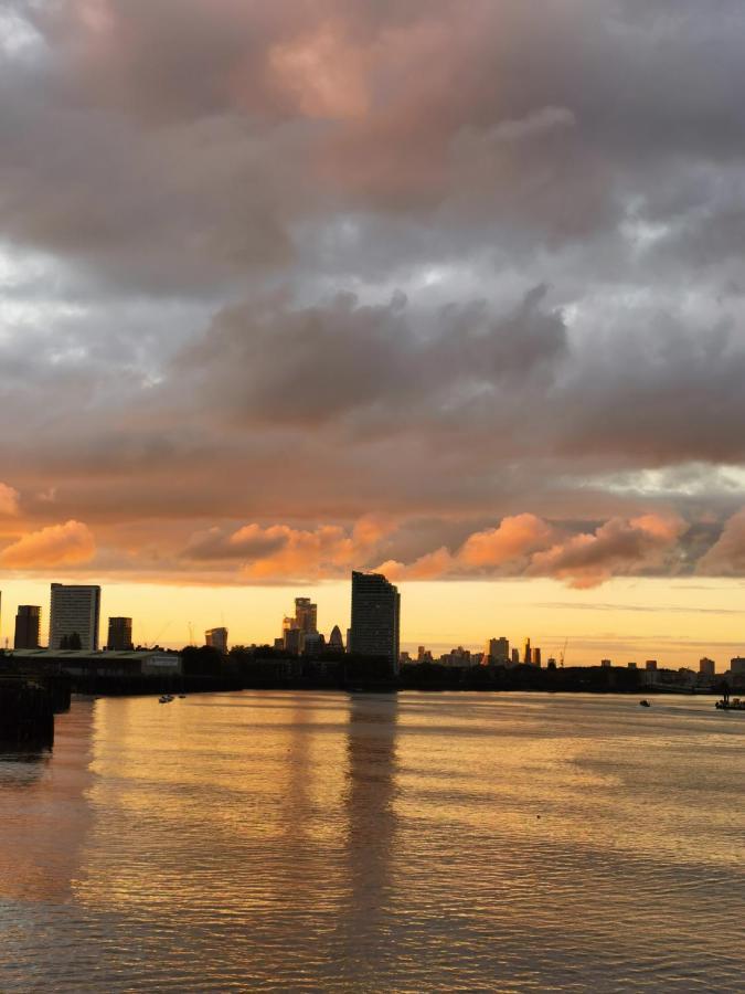 Homestay Room With Stunning Thames River View Лондон Экстерьер фото