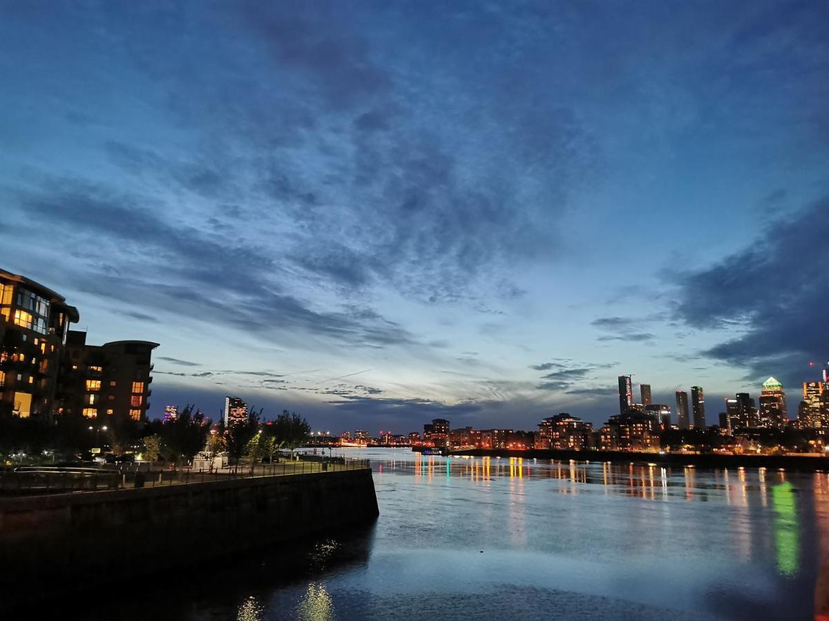 Homestay Room With Stunning Thames River View Лондон Экстерьер фото